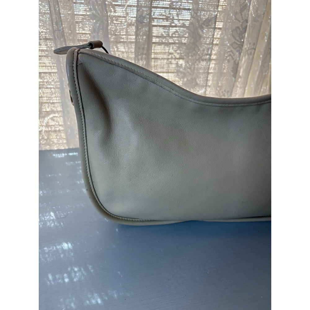 Vintage COACH Bone white Leather, Swinger Shoulder Crossbody Bag, Large, 90s USA - Picture 4 of 15